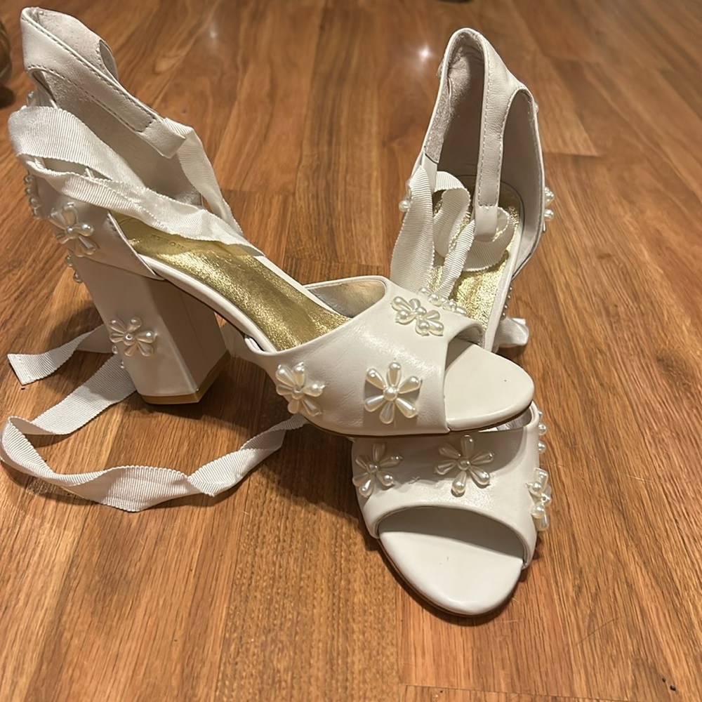 Forever Soles Melody Heels. 4” height. Size 37. Tried on but never worn.